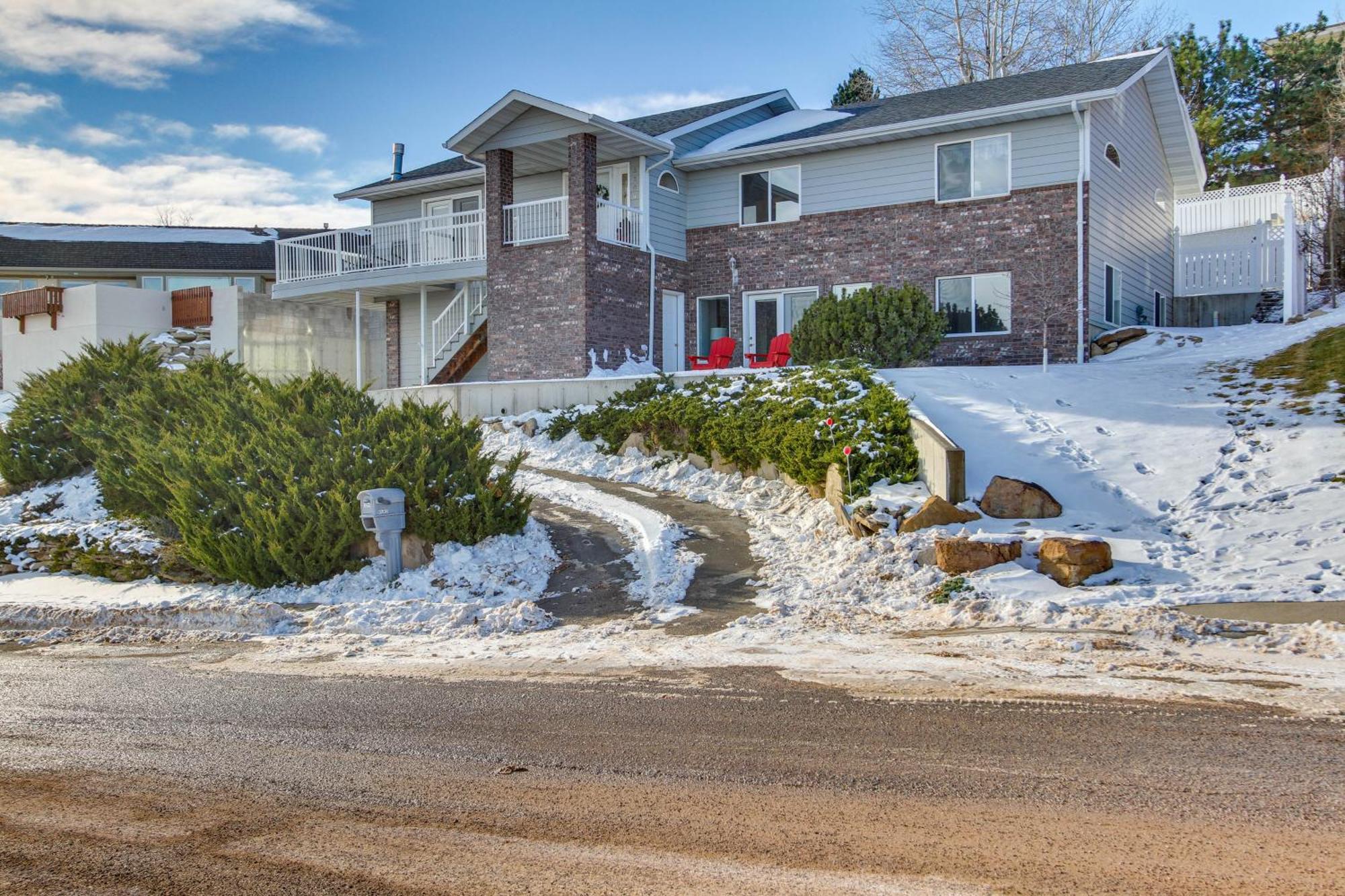 Inviting Great Falls Home With Wraparound Deck! Eksteriør bilde