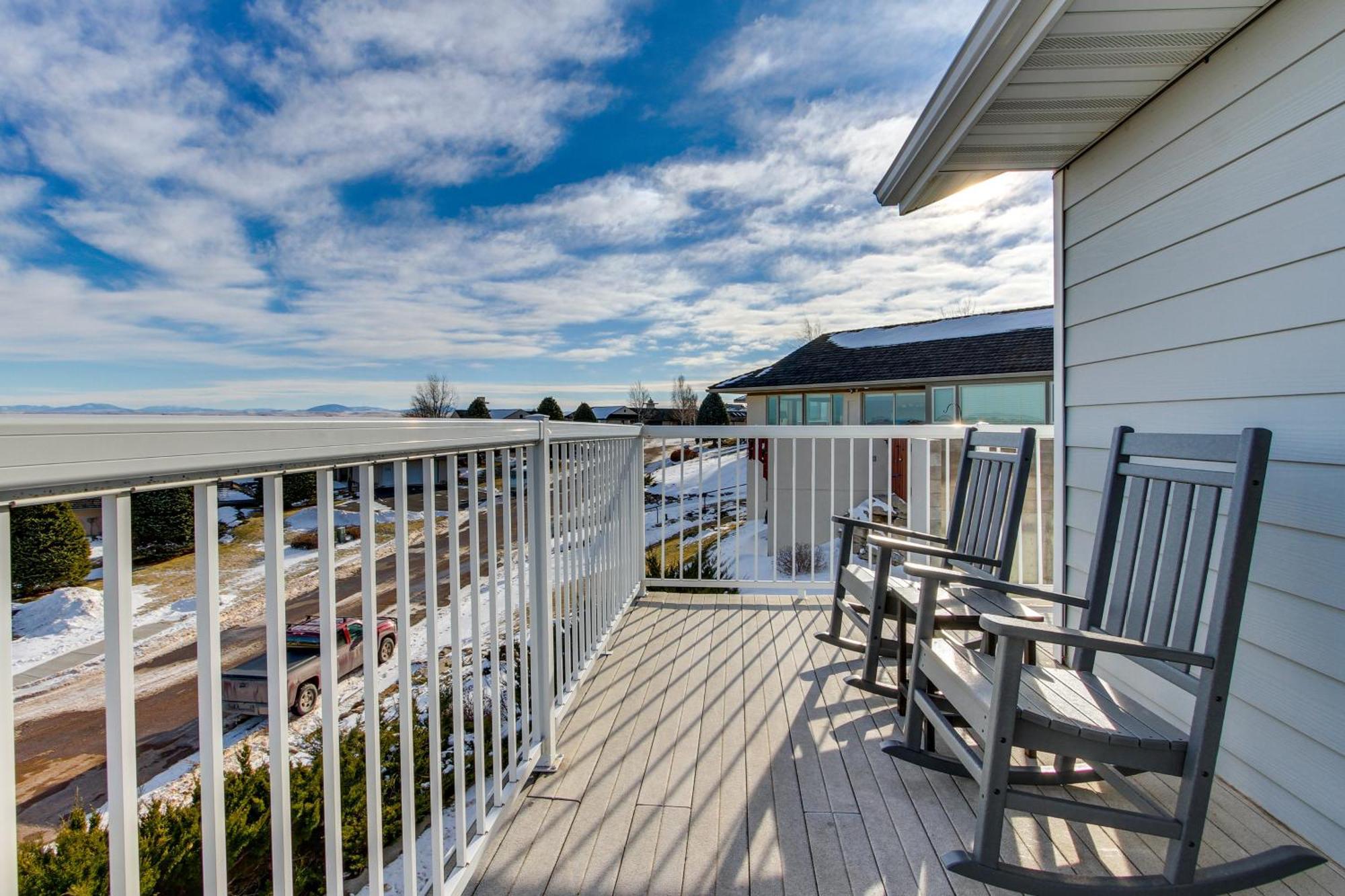 Inviting Great Falls Home With Wraparound Deck! Eksteriør bilde
