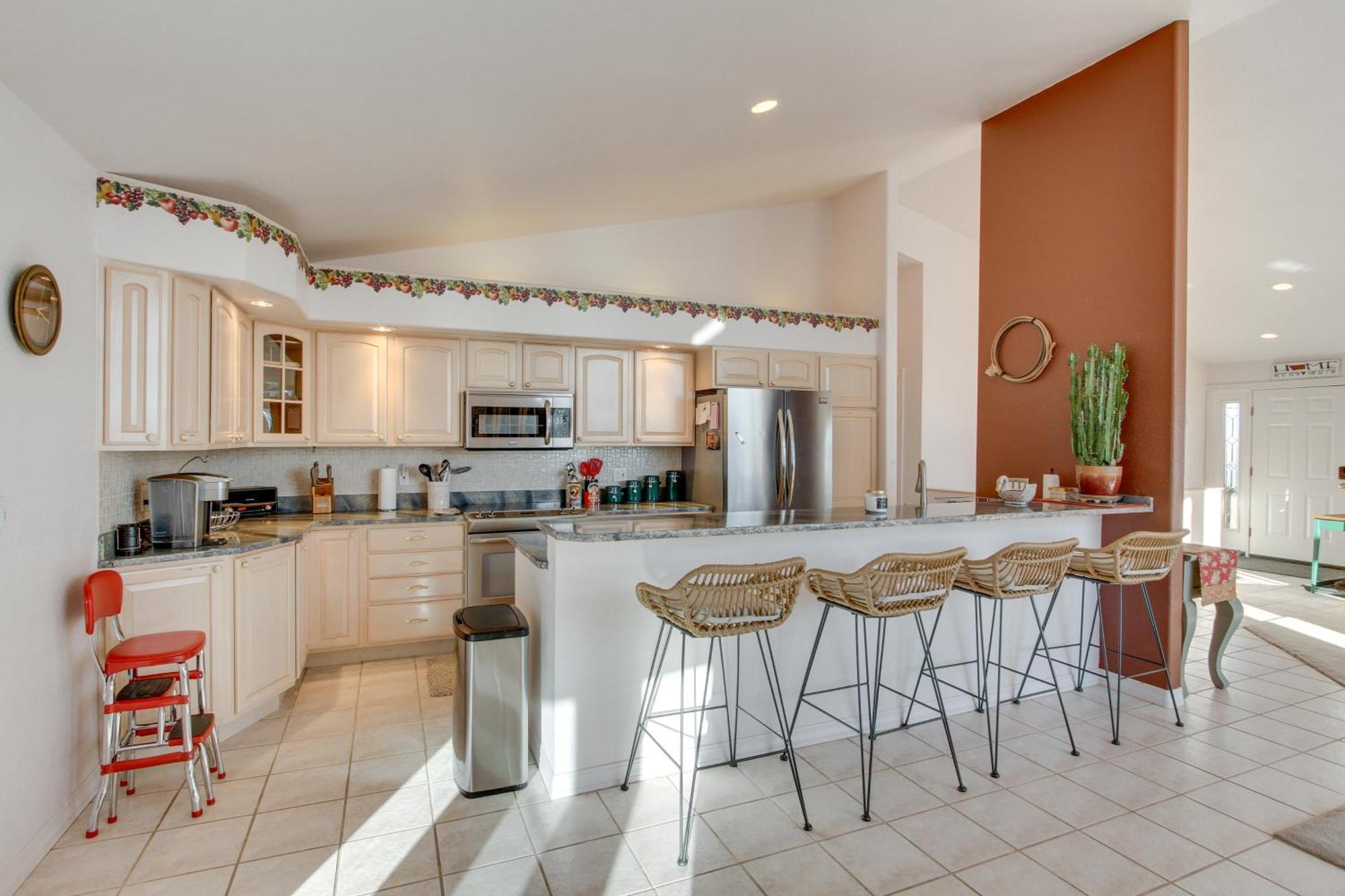 Inviting Great Falls Home With Wraparound Deck! Eksteriør bilde