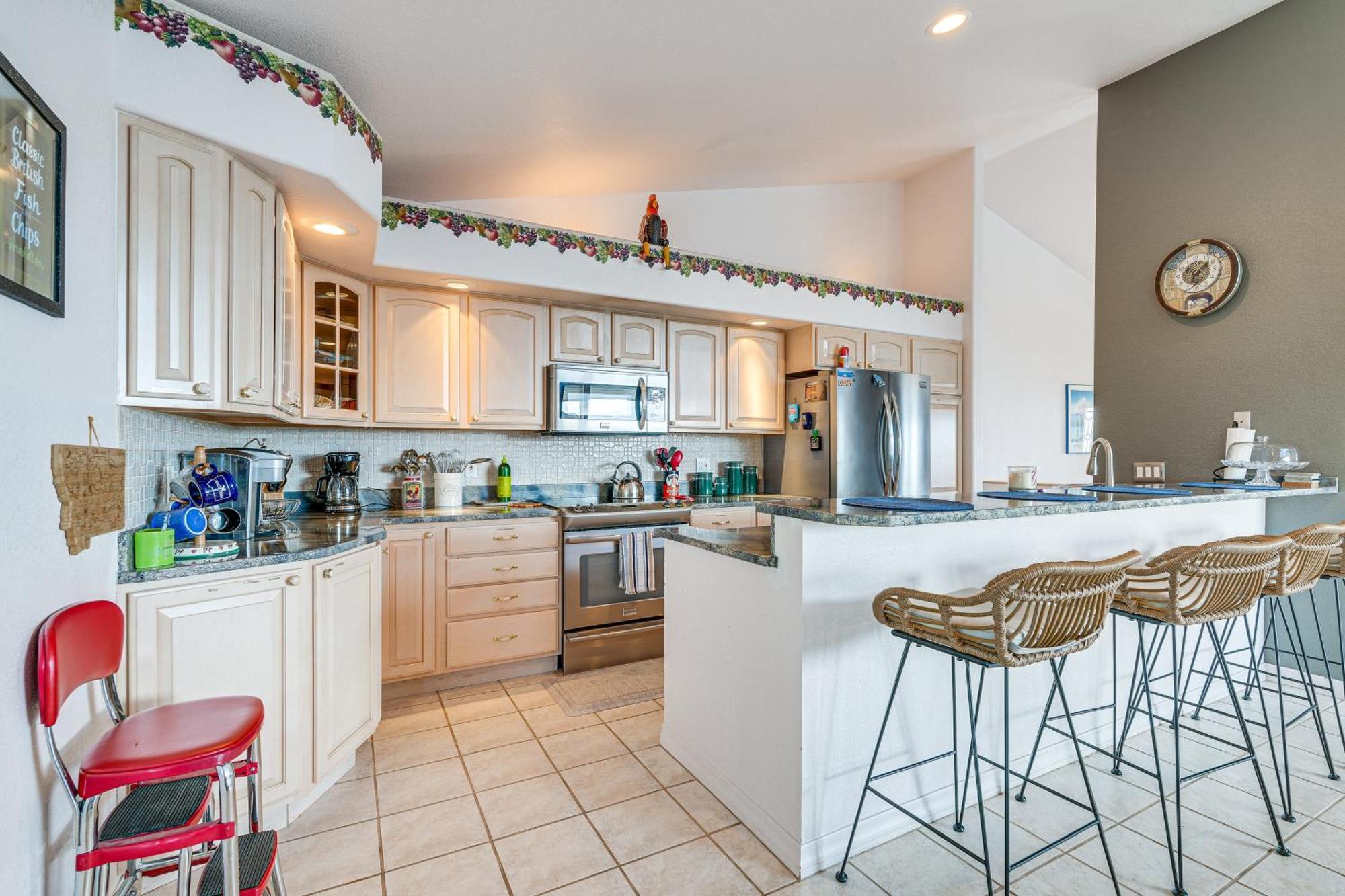 Inviting Great Falls Home With Wraparound Deck! Eksteriør bilde