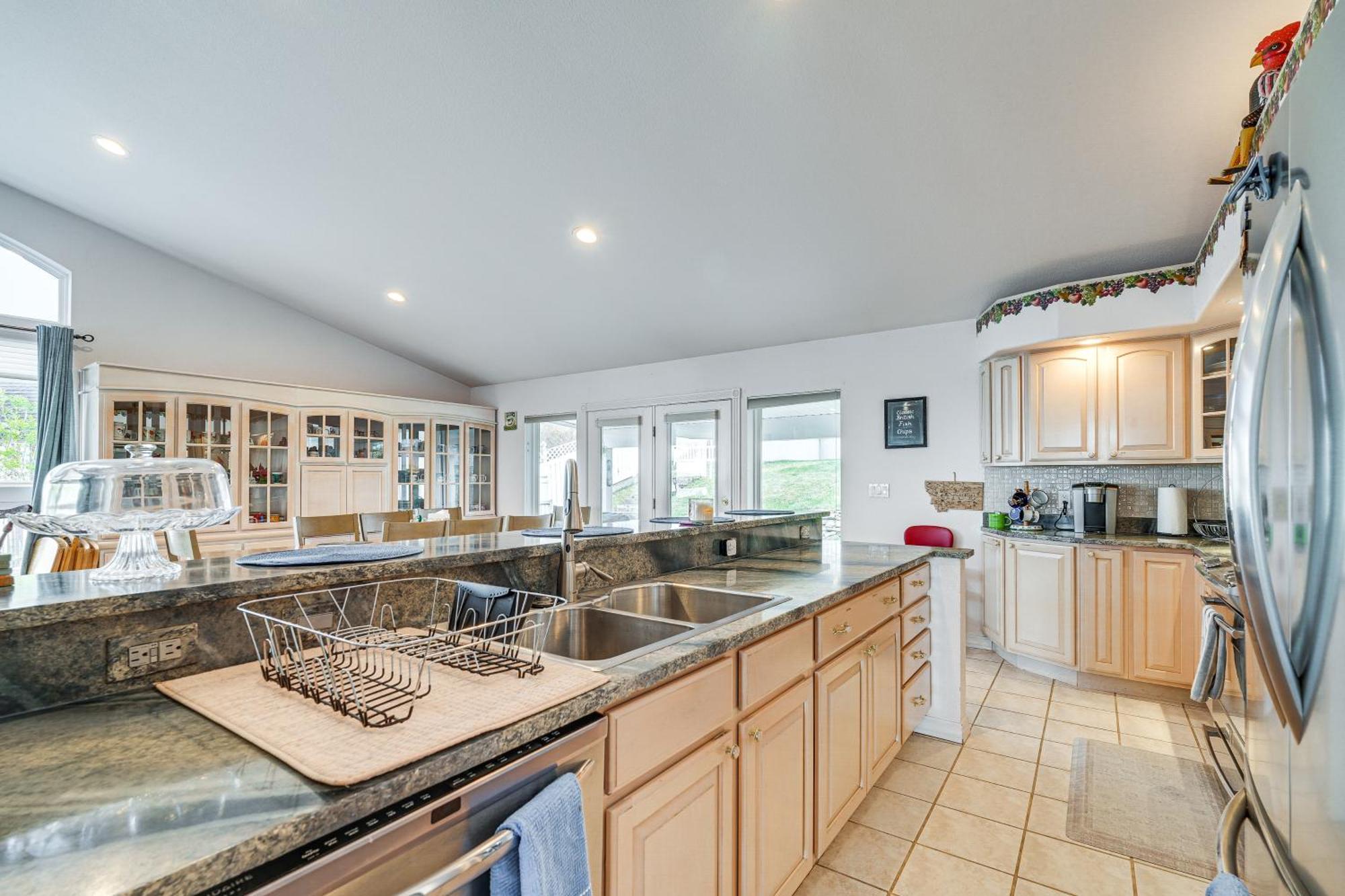 Inviting Great Falls Home With Wraparound Deck! Eksteriør bilde