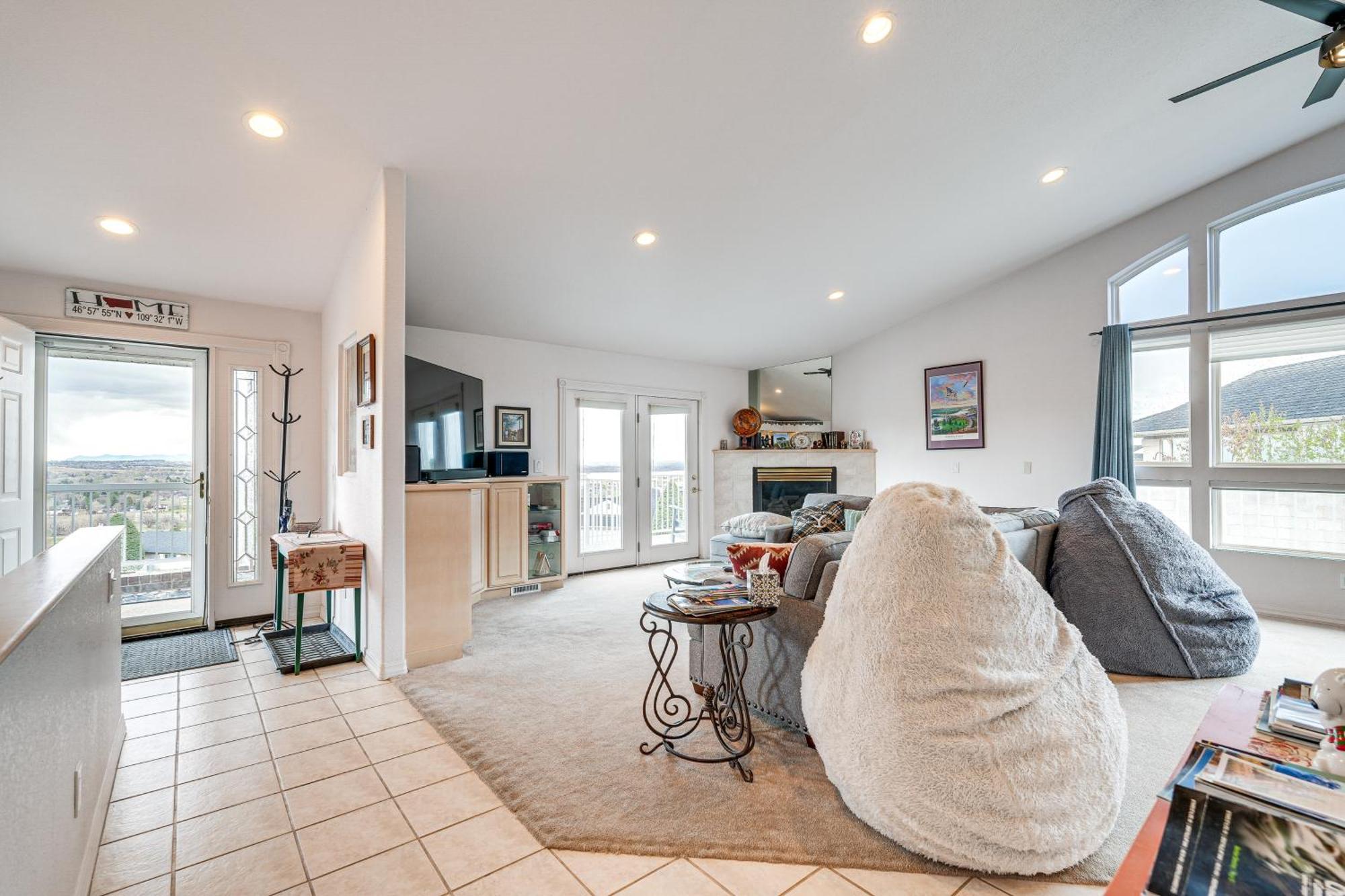 Inviting Great Falls Home With Wraparound Deck! Eksteriør bilde